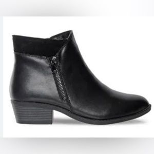 Aqua Diva Black Leather Ankle Boot Side Zip Water Resistant Size 8.5 NWOT